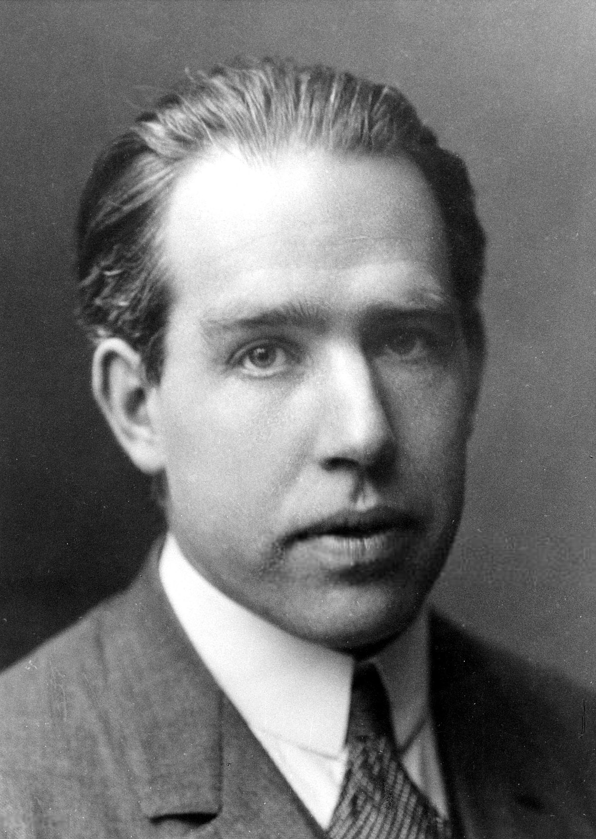 Niels Bohr - scrap_google_ccl