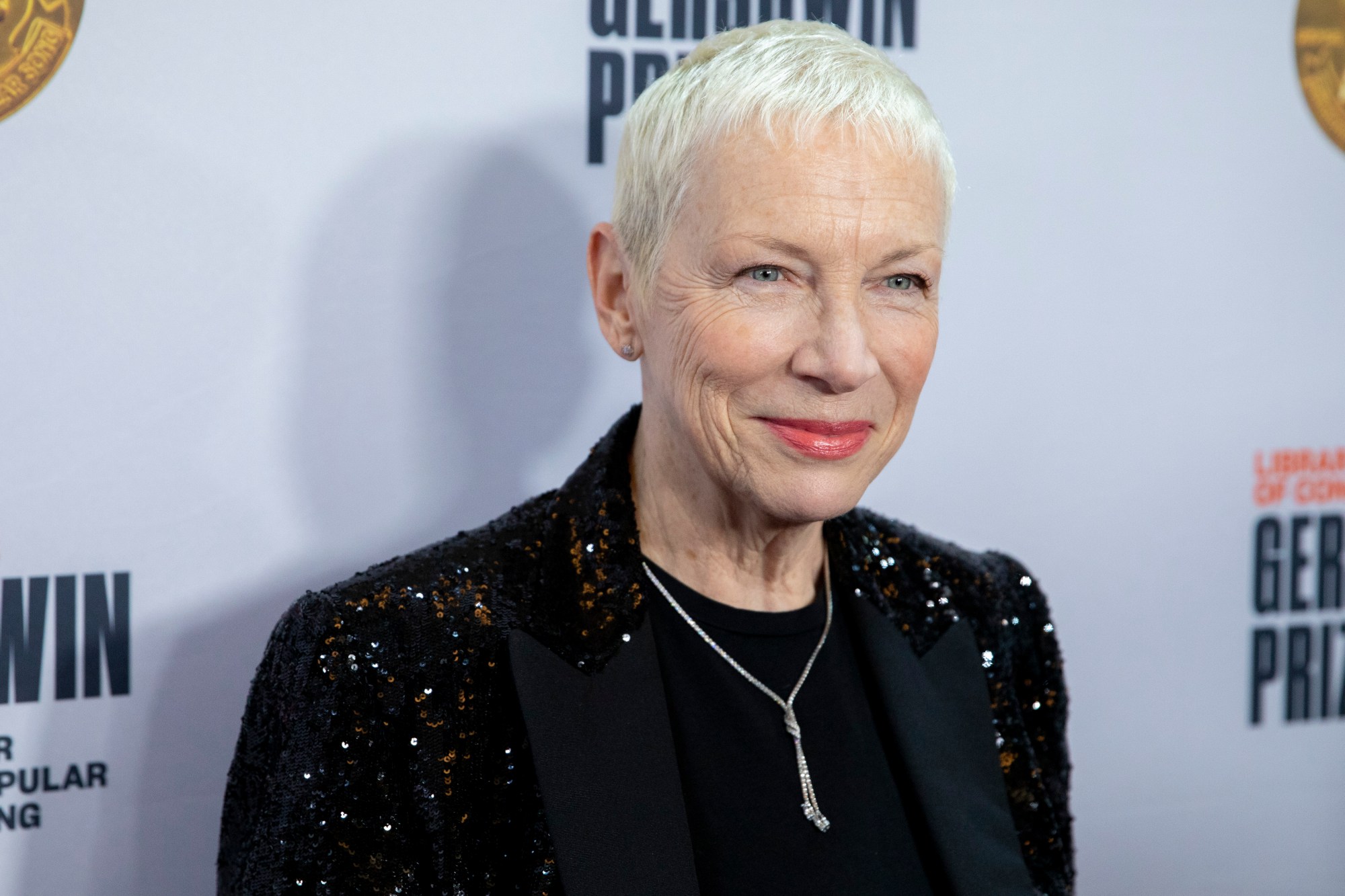 Annie Lennox Vermögen : Wie wohlhabend ist die Sängerin ? - gmedia